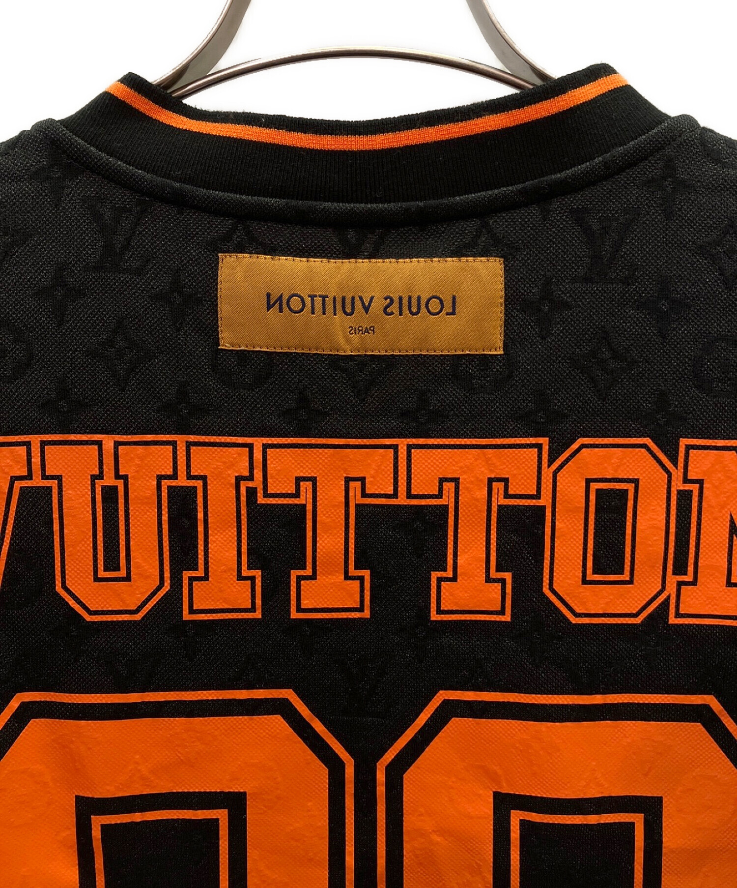 LOUIS VUITTON (ルイ ヴィトン) モノグラムスポーティVネックTシャツ ブラック×オレンジ サイズ:S