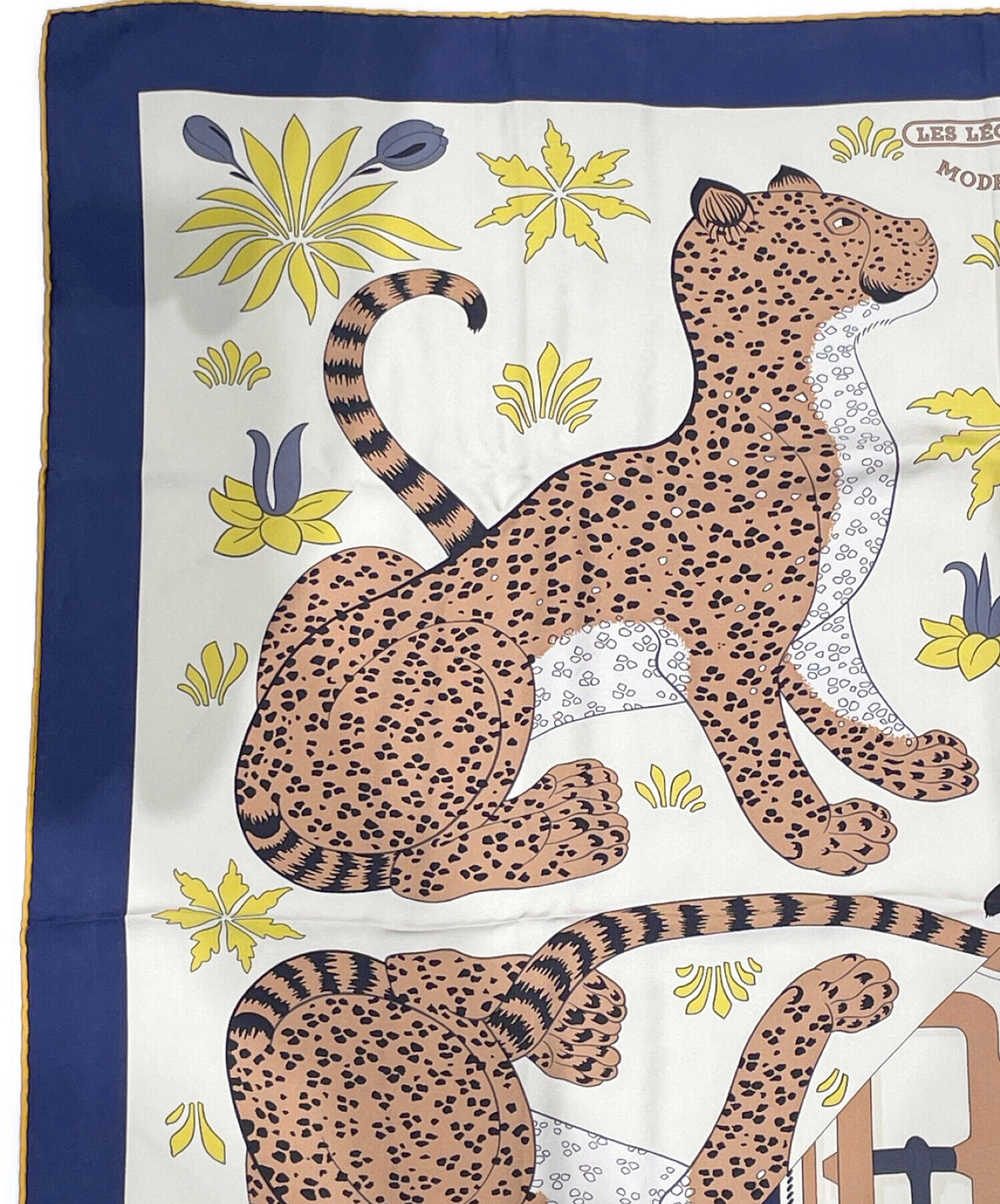 中古・古着通販】HERMES (エルメス) カレ ウォッシュ 90 LES LEOPARDS MODERNES アイボリー×ネイビー サイズ:90｜ブランド・古着通販  トレファク公式【TREFAC FASHION】スマホサイト