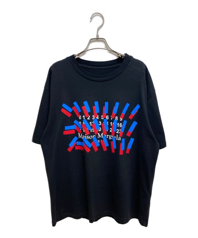 中古・古着通販】Maison Margiela (メゾンマルジェラ) メゾンマルジェラ オーバーサイズ カレンダータグ グラフィックTシャツ ブラック  サイズ:44｜ブランド・古着通販 トレファク公式【TREFAC FASHION】スマホサイト